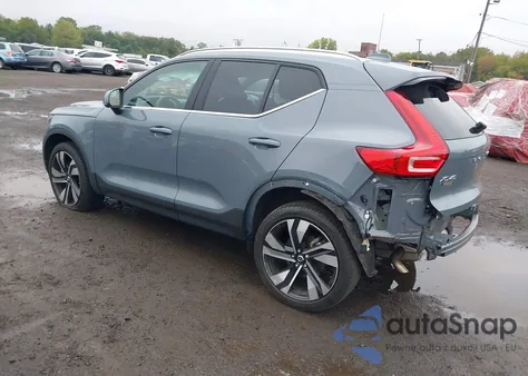 2023 Volvo Xc40 B5 Ultimate Bright Theme z USA, uszkodzony, nr VIN YV4L12UA0P2053589